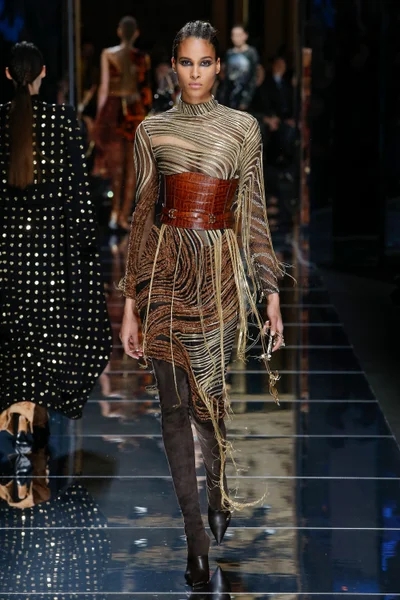 Look 10